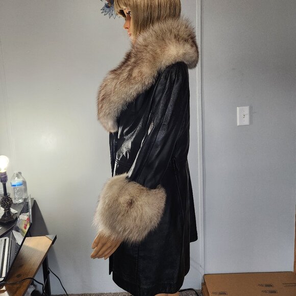 #704 Vintage leather/fox fur coat - Picture 3 of 4